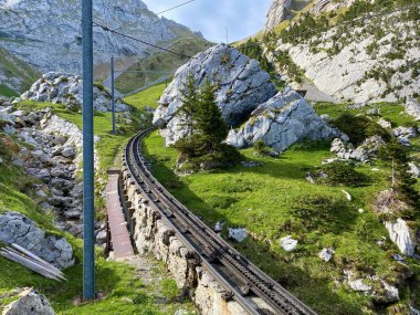 Pilatus Demiryolu - Dünyanın en dik çarklı demiryolu (Zahnradbahn Alpnachstad Pilatus Kulm), Alpnach - Obwalden Kantonu, İsviçre (Kanton Obwalden, Schweiz)