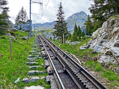 Pilatus Demiryolu - Dünyanın en dik çarklı demiryolu (Zahnradbahn Alpnachstad Pilatus Kulm), Alpnach - Obwalden Kantonu, İsviçre (Kanton Obwalden, Schweiz)