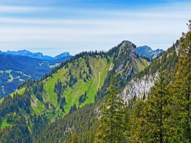 İsviçre 'nin Pilatus sıradağlarında ve Emmental Alpler' de Alpnachstad Kantonu Obwalden, İsviçre 'de (Kanton Obwalden, Schweiz)