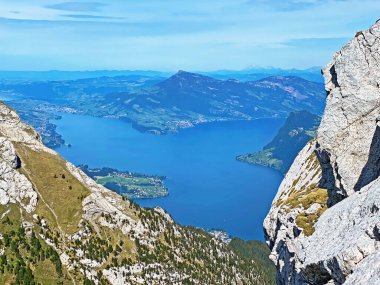 Lucerne Gölü ya da Vierwaldstaettersee / Vierwaldsattersee, Pilatus dağ kütlesi, Alpnach - Obwalden Kantonu, İsviçre (Kanton Obwalden, Schweiz)