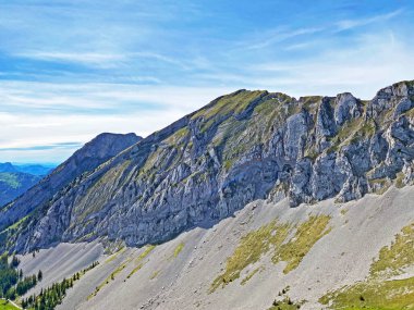 İsviçre 'nin Pilatus dağlarında Widderfeld ve Tomlishorn' un Alp Dağları 'nda ve İsviçre' nin Obwalden Kantonu 'nda (Kanton Obwalden, Schweiz)