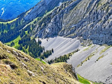 İsviçre 'nin Pilatus Dağları' ndaki Matthorn Dağı 'nın zirvesinden ve Emmental Alpnach, Obwalden Kantonu, İsviçre (Kanton Obwalden, Schweiz)