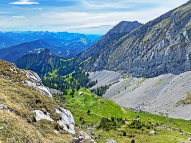 İsviçre 'nin Pilatus Dağları' ndaki Matthorn Dağı 'nın zirvesinden ve Emmental Alpnach, Obwalden Kantonu, İsviçre (Kanton Obwalden, Schweiz)