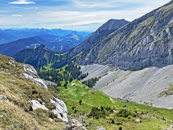 スイスのピラタス山脈とエンメンタルアルプスのマッソーンの高山のピークからの美しい景色 アルパチ オバルデンのカントン スイス カントンObwalden スイス — ストック写真