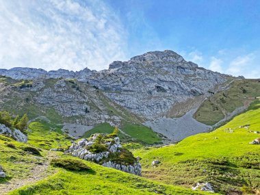 İsviçre 'nin Pilatus ve Emmental Alpleri' nde Esel Dağı 'nın zirvesi, Obwalden Kantonu, İsviçre (Kanton Obwalden, Schweiz)