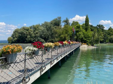 Constance Gölü 'nün Mainau Adası' ndaki manzarası (Constance Gölü 'ndeki Çiçek Adası Mainau veya Blumeninsel im Bodensee' deki Die) - Constance, Almanya / Konstanz, Deutschland