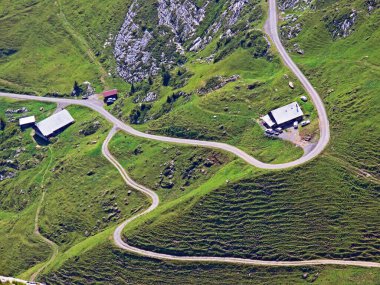 Uri Alp Dağları 'nın yamaçlarında Alp çayırları ve çayırları, Melchtal - Obwald Kantonu, İsviçre (Kanton Obwalden, Schweiz)