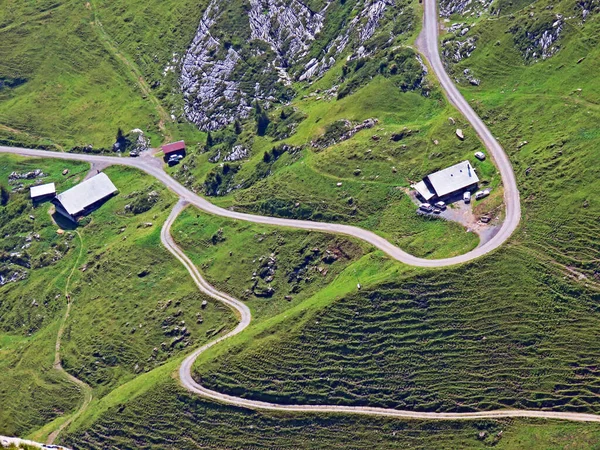 Uri Alp Dağları 'nın yamaçlarında Alp çayırları ve çayırları, Melchtal - Obwald Kantonu, İsviçre (Kanton Obwalden, Schweiz)