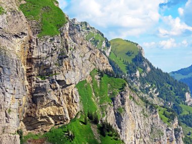 İsviçre 'nin Uri Alpleri' ndeki kayalar ve taşlar, Melchtal - İsviçre 'nin Obwald Kantonu (Kanton Obwalden, Schweiz)