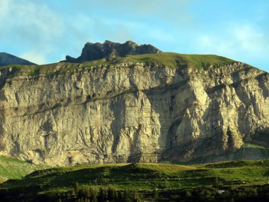 İsviçre 'nin Uri Alpleri' ndeki kayalar ve taşlar, Melchtal - İsviçre 'nin Obwald Kantonu (Kanton Obwalden, Schweiz)