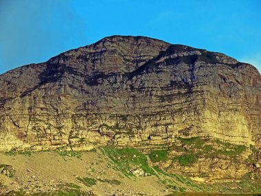 İsviçre 'nin Uri Alpleri' ndeki kayalar ve taşlar, Melchtal - İsviçre 'nin Obwald Kantonu (Kanton Obwalden, Schweiz)