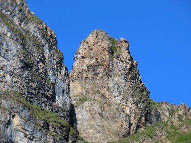 İsviçre 'nin Uri Alpleri' ndeki kayalar ve taşlar, Melchtal - İsviçre 'nin Obwald Kantonu (Kanton Obwalden, Schweiz)