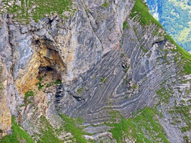İsviçre 'nin Uri Alpleri' ndeki kayalar ve taşlar, Melchtal - İsviçre 'nin Obwald Kantonu (Kanton Obwalden, Schweiz)