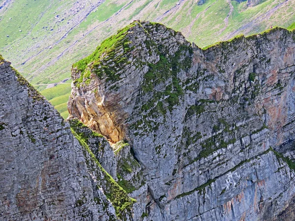 İsviçre 'nin Uri Alpleri' ndeki kayalar ve taşlar, Melchtal - İsviçre 'nin Obwald Kantonu (Kanton Obwalden, Schweiz)