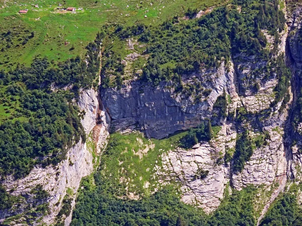 İsviçre 'nin Uri Alpleri' ndeki kayalar ve taşlar, Melchtal - İsviçre 'nin Obwald Kantonu (Kanton Obwalden, Schweiz)