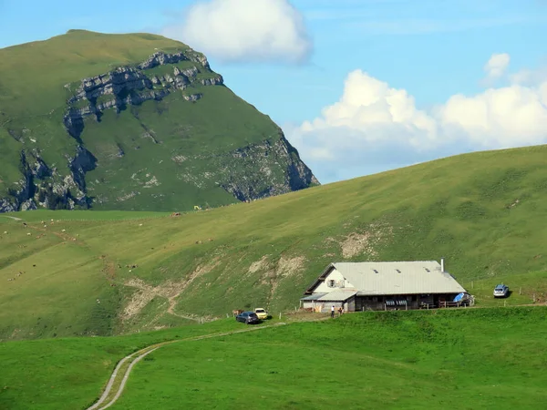 Traditionele Landelijke Architectuur Familieveeteeltbedrijven Van Het Bergmassief Uri Alpen Melchtal — Stockfoto