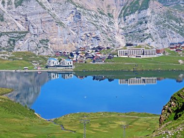 Uri Alp Dağları 'ndaki Melchsee ya da Melch Gölü, Kerns - İsviçre' nin Obwald Kantonu (Kanton Obwalden, Schweiz)