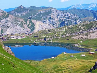 Uri Alp Dağları 'ndaki Melchsee ya da Melch Gölü, Kerns - İsviçre' nin Obwald Kantonu (Kanton Obwalden, Schweiz)