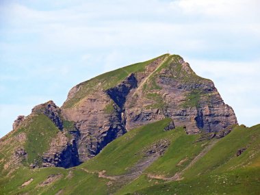 Melchtal Vadisi 'nin yukarısında ve Uri Alp Dağları' nda Hochstollen tepesi, Melchtal Kantonu, İsviçre (Kanton Obwalden, Schweiz)