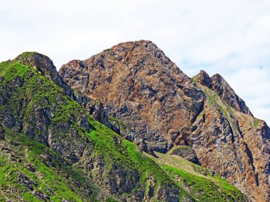Melchsee Gölü 'nün yukarısında ve Uri Alp Dağları' nda, Melchtal Kantonu - Obwald, İsviçre (Kanton Obwalden, Schweiz)