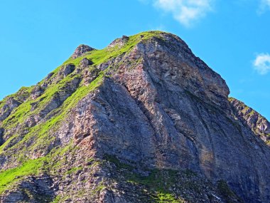 Melchsee Gölü ile Gaentel arasındaki Talistock tepesi ya da Uri Alpler dağ kütlesi, Melchtal - İsviçre Obwald Kantonu (Kanton Obwalden, Schweiz)