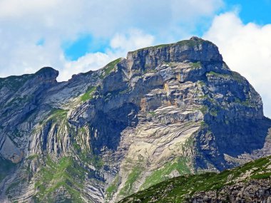 Uri Alp dağlarında Chli Haupt Murmelchopf ve Haupt veya Bruenighaupt (Brunighaupt) tepeleri, Melchtal - Obwald Kantonu, İsviçre / Kanton Obwalden, Schweiz