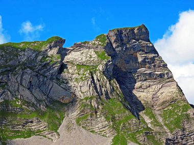 Uri Alp dağlarında Chli Haupt Murmelchopf ve Haupt veya Bruenighaupt (Brunighaupt) tepeleri, Melchtal - Obwald Kantonu, İsviçre / Kanton Obwalden, Schweiz