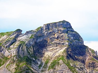 Uri Alp dağlarında Chli Haupt Murmelchopf ve Haupt veya Bruenighaupt (Brunighaupt) tepeleri, Melchtal - Obwald Kantonu, İsviçre / Kanton Obwalden, Schweiz