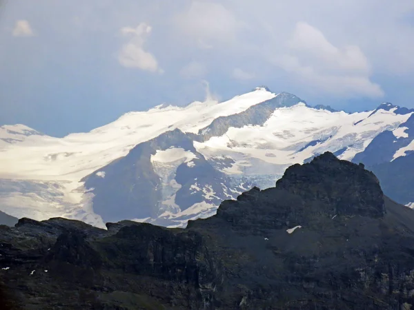 Snowy Alpine Bergtop Titlis Met Gelijknamige Gletsjer Titlis Gletscher Het — Stockfoto