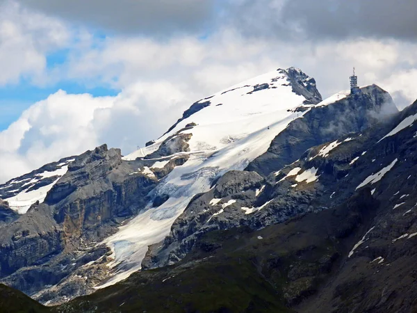 位于瑞士恩格尔堡 奥布瓦尔登州 奥瓦尔德 施韦兹 的英格尔贝尔热塔尔谷地的高山雪峰和小泰利斯 克莱因 泰利斯 及其同名冰川 泰利斯 格列舍尔 — 图库照片