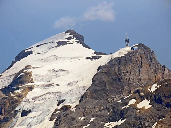 Snowy Alpské Vrcholy Titlis Malý Titlis Klein Titlis Stejnojmenným Ledovcem — Stock fotografie