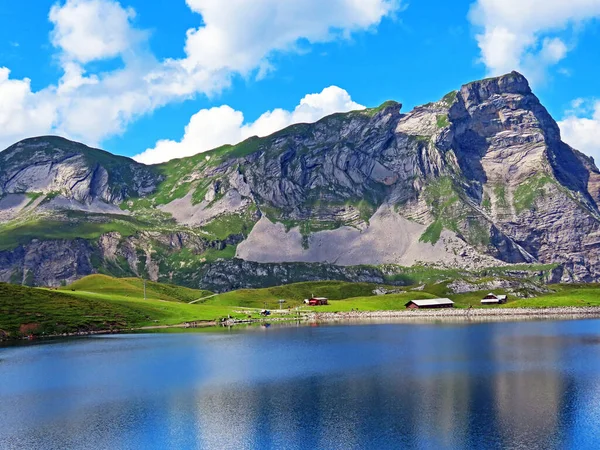 Uri Alp dağlarında Chli Haupt Murmelchopf ve Haupt veya Bruenighaupt (Brunighaupt) tepeleri, Melchtal - Obwald Kantonu, İsviçre / Kanton Obwalden, Schweiz