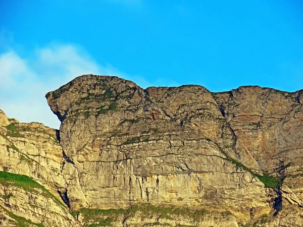 Alp zirvesi Chli Haupt Murmelchopf Melchsee gölünün yukarısında ve Uri Alpleri dağ kütlesi, Melchtal - Kanton Obwald, İsviçre (Kanton Obwalden, Schweiz)