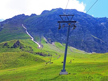 Melchsee Gölü ve Melchsee-Frutt, Melchtal yakınlarındaki kayak asansörü veya teleferiği - Kanton Obwald, İsviçre (Kanton Obwalden, Schweiz)