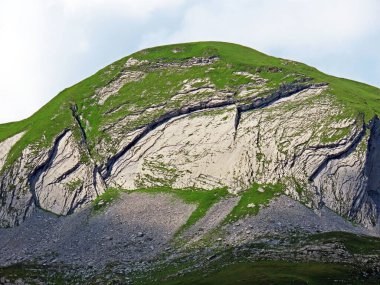 Alp kaya levhası Leiteren zirvenin altında Chli Haupt Murmelchopf ve Aa Alp yaylası üzerinde Melchtal Kanton of Obwald, İsviçre (Kanton Obwalden, Schweiz)
