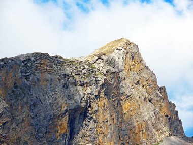 Tannensee Gölü ile Melchtal Vadisi arasındaki Alp zirvesi Barglen Schiben, Kerns - Obwald Kantonu, İsviçre (Kanton Obwalden, Schweiz)