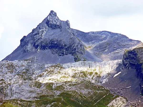 Alpský Vrchol Graustock Mezi Jezery Engstlensee Trebensee Horském Masivu Uri — Stock fotografie
