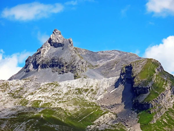 Alpine Peak Graustock Engstlensee Trebensee Lakes Uri Alps Mountain Massif — Stock Photo, Image
