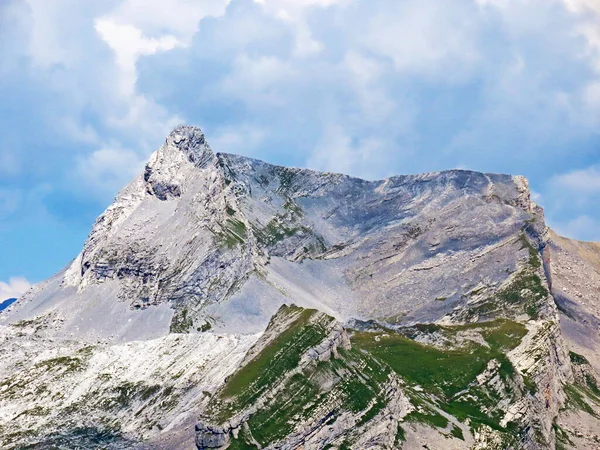 Alpine Peak Graustock Engstlensee Trebensee Lakes Uri Alps Mountain Massif — Stock Photo, Image