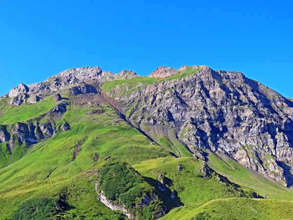 Alpejski Szczyt Glogghues Lub Glogghus Nad Jeziorem Melchsee Masywie Górskim — Zdjęcie stockowe