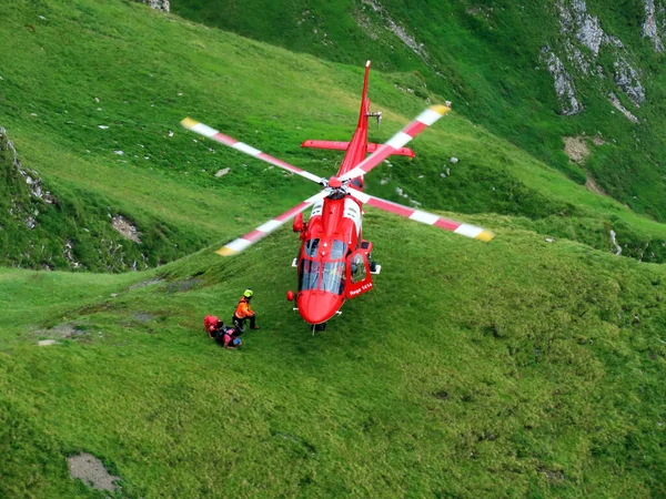 Rega - Swiss Air-Rescue or Swiss Air-Ambulance Helicopter - Die Rega Rettungshelikopter (Rettungsflugwacht und Garde Aerinne), Innertkirchen - Canton of Bern, Switzerland (Kanton Bern, Schweiz)