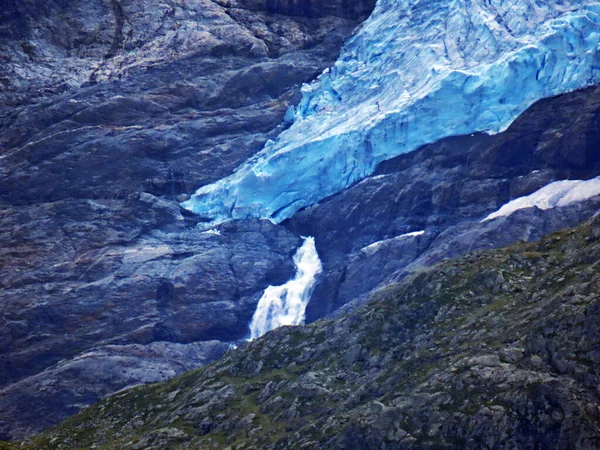 Glaciares Alpinos Suizos Durante Verano Derretimiento Acelerado Debido Calentamiento Global —  Fotos de Stock