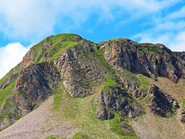 Melchsee Gölü 'nün üzerindeki Talistock Tepesi ve Uri Alpleri dağ kütlesi, Melchtal - Obwald Kantonu, İsviçre (Kanton Obwalden, Schweiz)