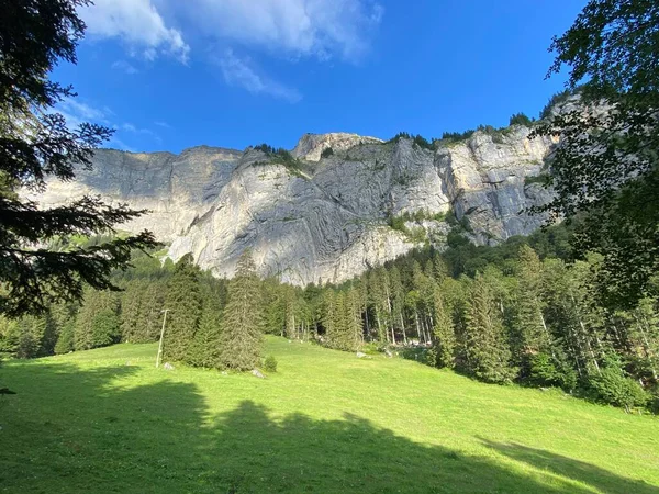 Cheselenflue Penhasco Alpino Acima Vale Melchtal Maciço Montanhoso Dos Alpes — Fotografia de Stock