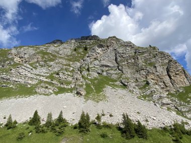 Uri Alp Dağları 'ndaki Alp tepesi Haupt veya Bruenighaupt (oder Brunighaupt), İsviçre' nin Obwald Kantonu (Kanton Obwalden, Schweiz))