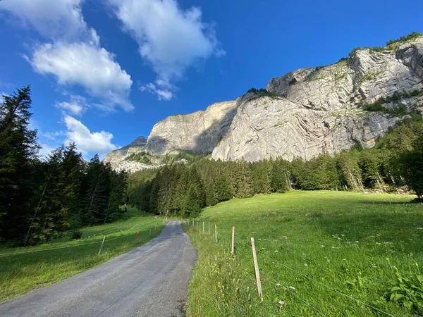 Trails for walking, hiking, sports and recreation on the slopes of the Melchtal alpine valley and in the Uri Alps mountain massif, Kerns - Canton of Obwald, Switzerland (Kanton Obwalden, Schweiz)