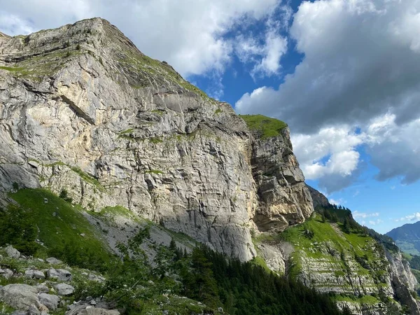 Alpine Peak Schnidengraetli Schnidengratli Acima Vale Melchtal Maciço Montanhoso Dos — Fotografia de Stock