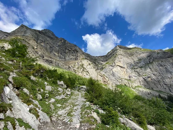 Αλπικές Κορυφές Haupt Bruenighaupt Oder Brunighaupt Και Schnidengraetli Στον Ορεινό — Φωτογραφία Αρχείου
