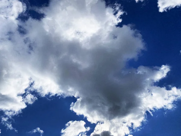 Pintorescas Hermosas Nubes Sobre Los Picos Montañosos Suizos Macizo Los — Foto de Stock