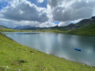Uri Alp Dağları 'ndaki Melchsee ya da Melch Gölü, Kerns - İsviçre' nin Obwald Kantonu (Kanton Obwalden, Schweiz)